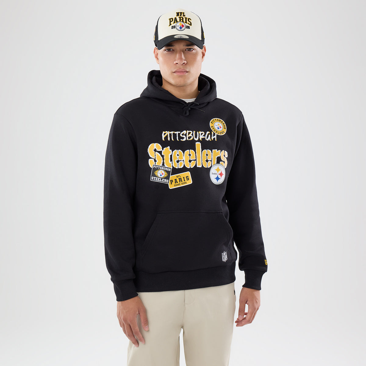 Schwarze NFL Hoodie von New Era mit Pittsburgh Steelers 2026 Paris Game Patches, bequem und sportlich, ideal für Fans