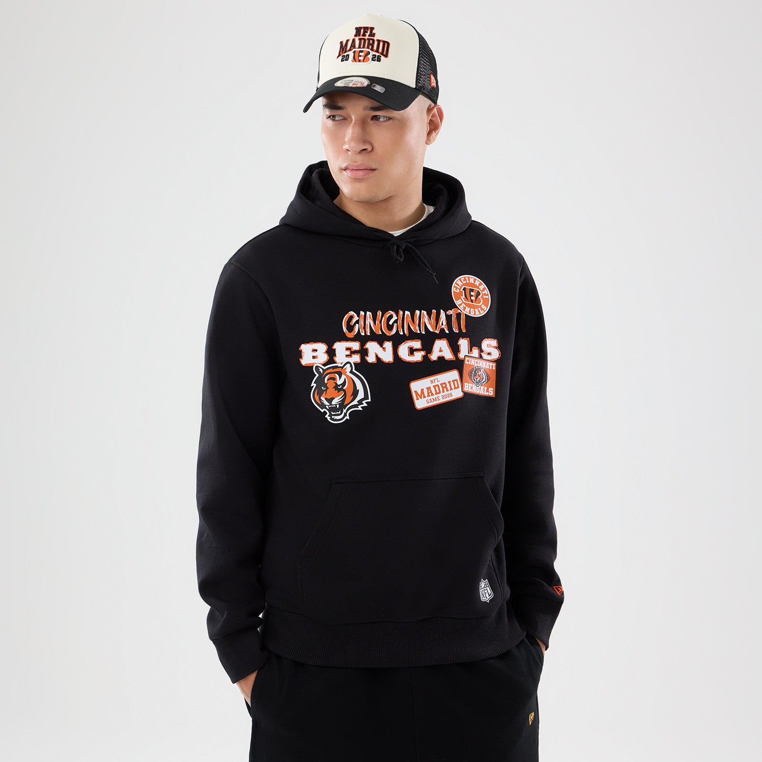 Cincinnati Bengals New Era 2026 Madrid Game Patches NFL Hoodie Schwarz