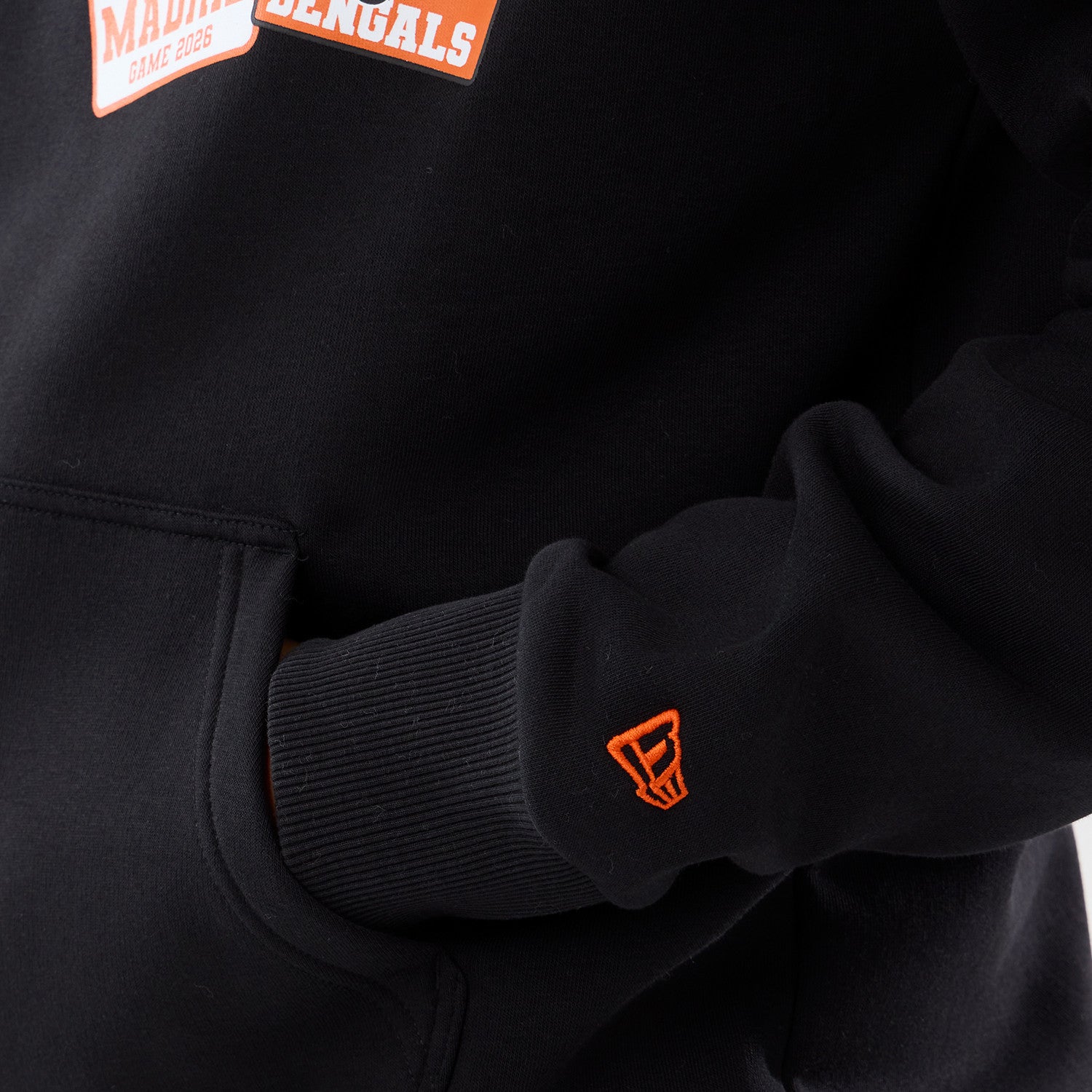 Cincinnati Bengals New Era 2026 Madrid Game Patches NFL Hoodie Schwarz