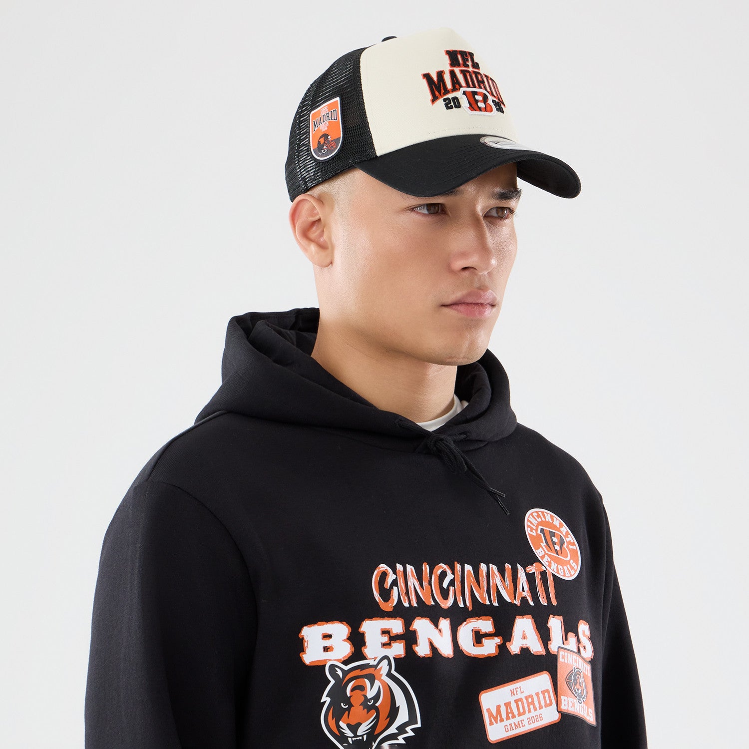 Cincinnati Bengals New Era 2026 Madrid Game Patches NFL Hoodie Schwarz