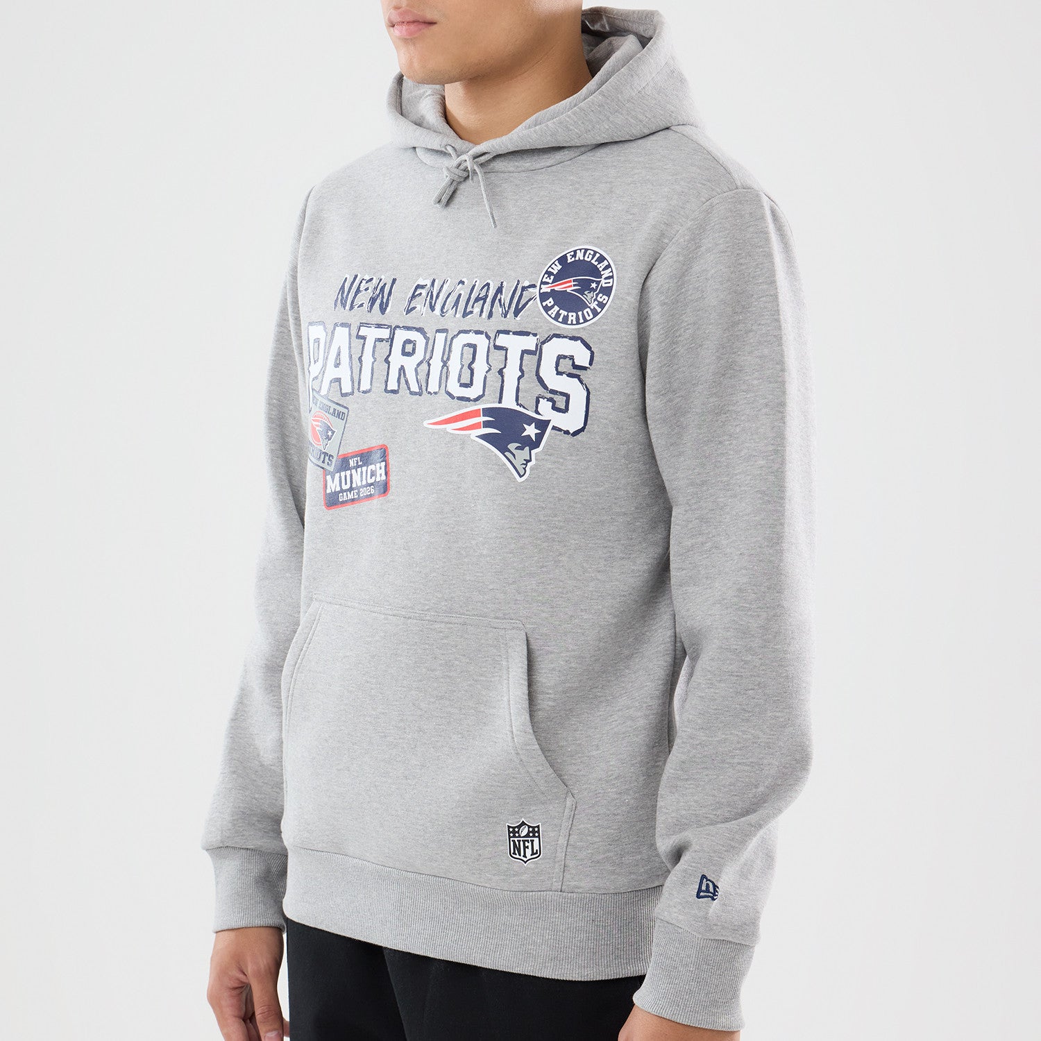 New England Patriots New Era 2026 München Game Patches NFL Hoodie Grau