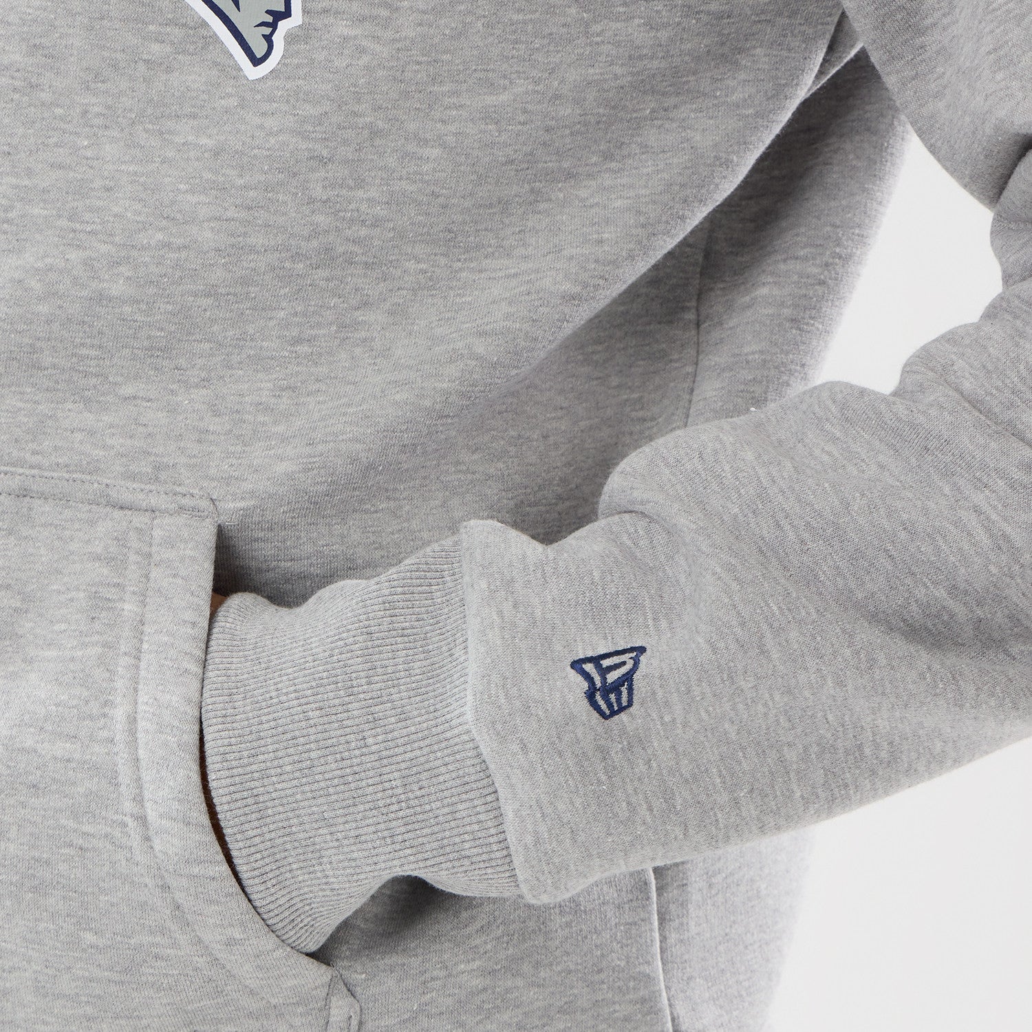 New England Patriots New Era 2026 München Game Patches NFL Hoodie Grau