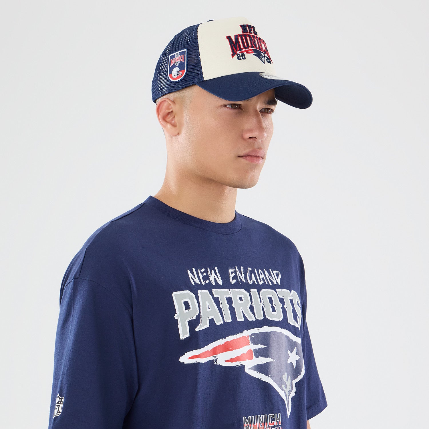 New England Patriots New Era 2026 München Game Backprint NFL T-Shirt Navy Blau