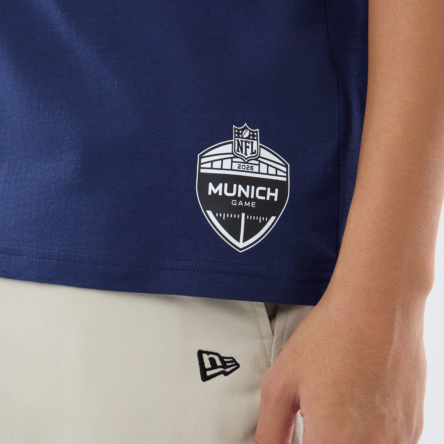 New England Patriots New Era 2026 München Game Backprint NFL T-Shirt Navy Blau