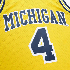 Chris Webber #4 Michigan Wolverines Mitchell & Ness NCAA Swingman Trikot 1991 Gelb - STADIUMDREAMS