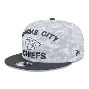 Kansas City Chiefs 2024 NFL Salute to Service New Era 9FIFTY Snapback Cap Weiß - STADIUMDREAMS