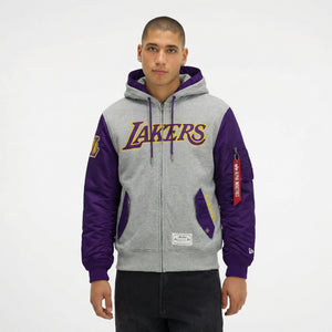 Graue New Era LA Lakers NBA Full Zip Fleece Jacke mit Alpha Industries MA-1 Schnitt, hochauflösendes Produktbild