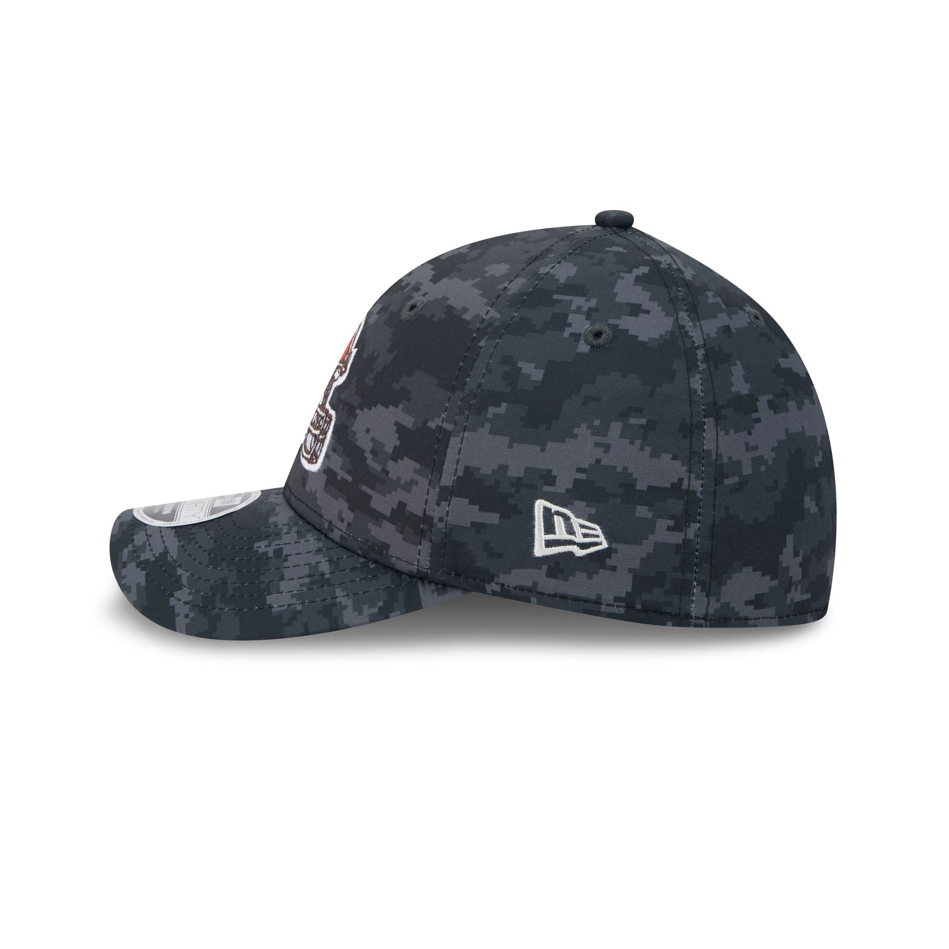 Cleveland Browns New Era 2026 NFL Salute to Service 39THIRTY Flex Fit Cap Camouflage Schwarz