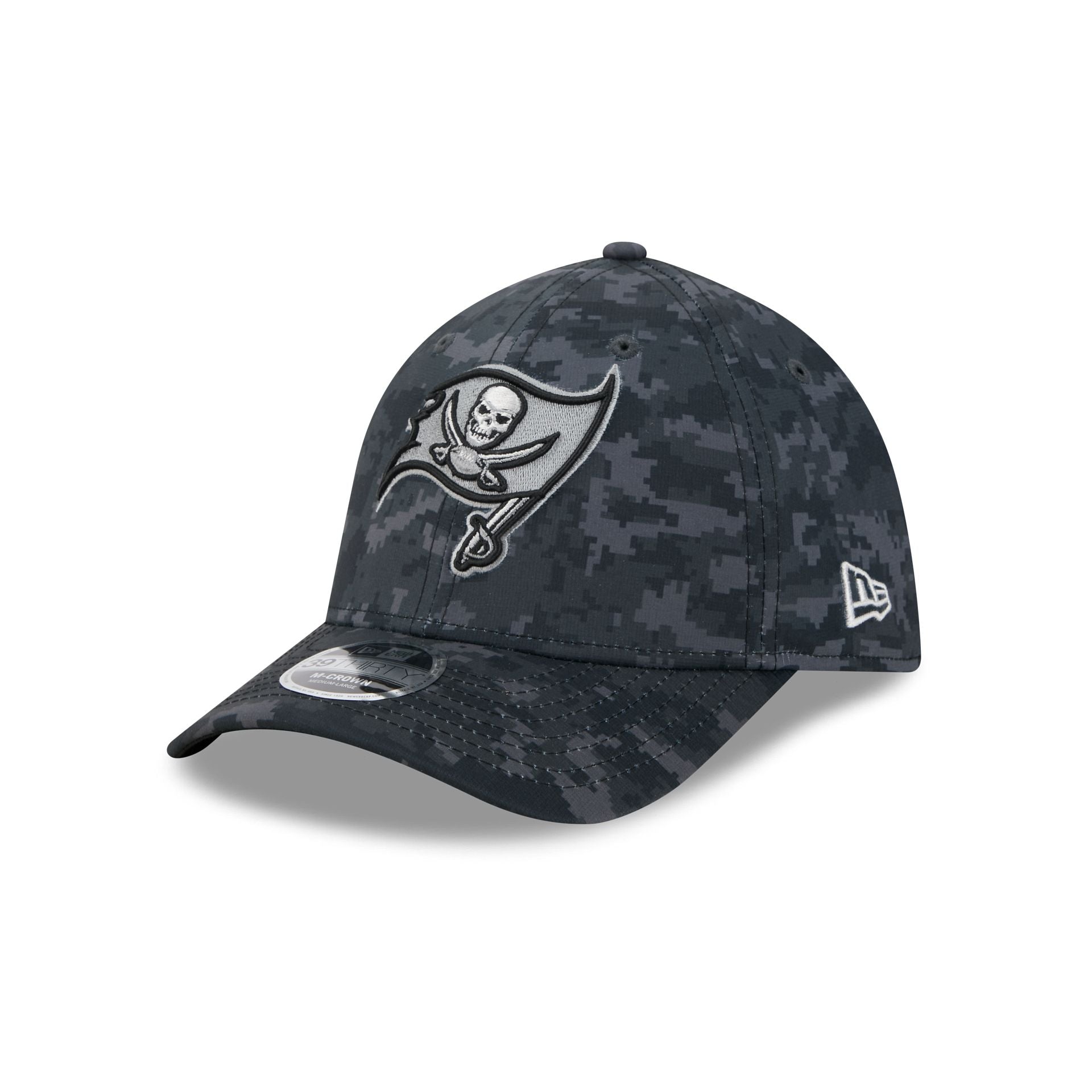 Tampa Bay Buccaneers New Era 2026 NFL Salute to Service 39THIRTY Flex Fit Cap Camouflage Schwarz