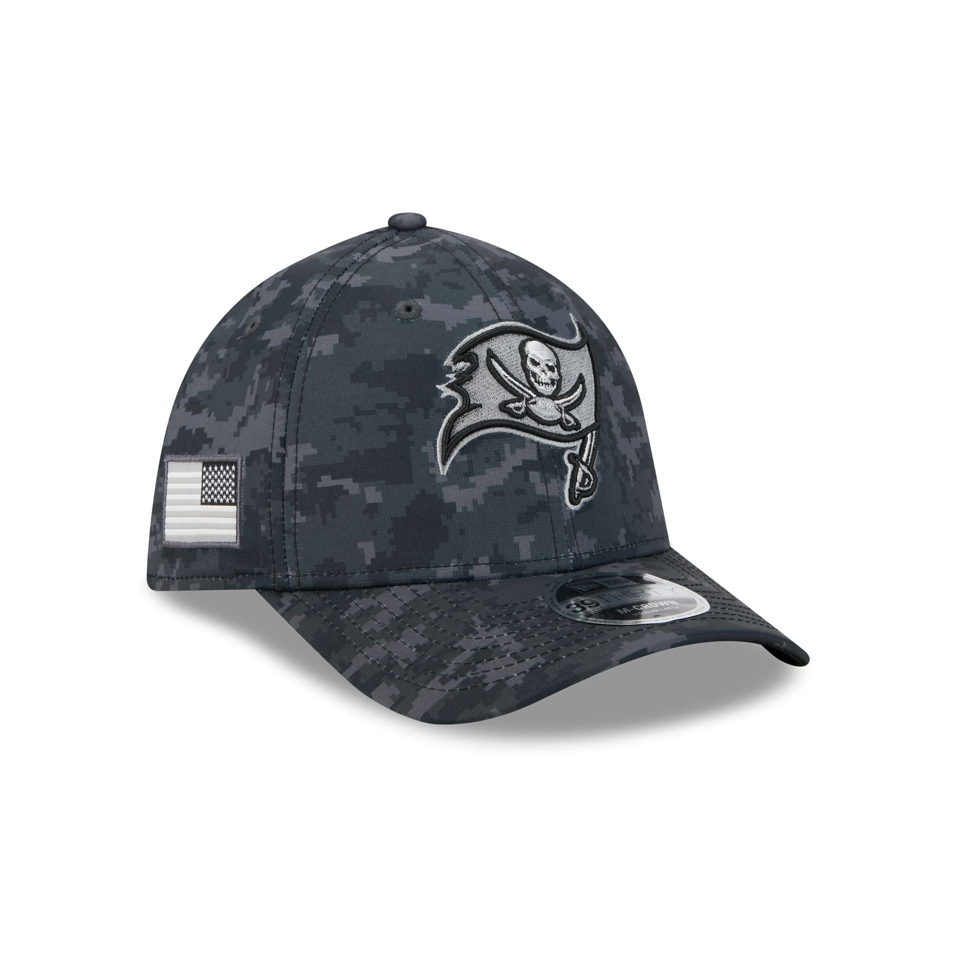 Tampa Bay Buccaneers New Era 2026 NFL Salute to Service 39THIRTY Flex Fit Cap Camouflage Schwarz