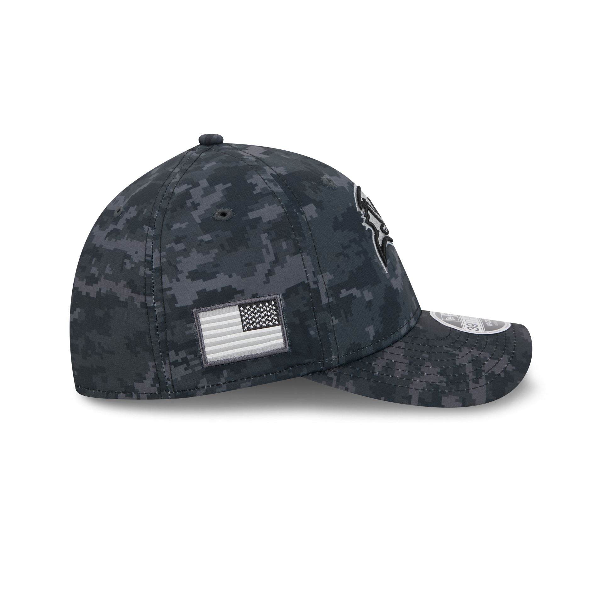 Tampa Bay Buccaneers New Era 2026 NFL Salute to Service 39THIRTY Flex Fit Cap Camouflage Schwarz