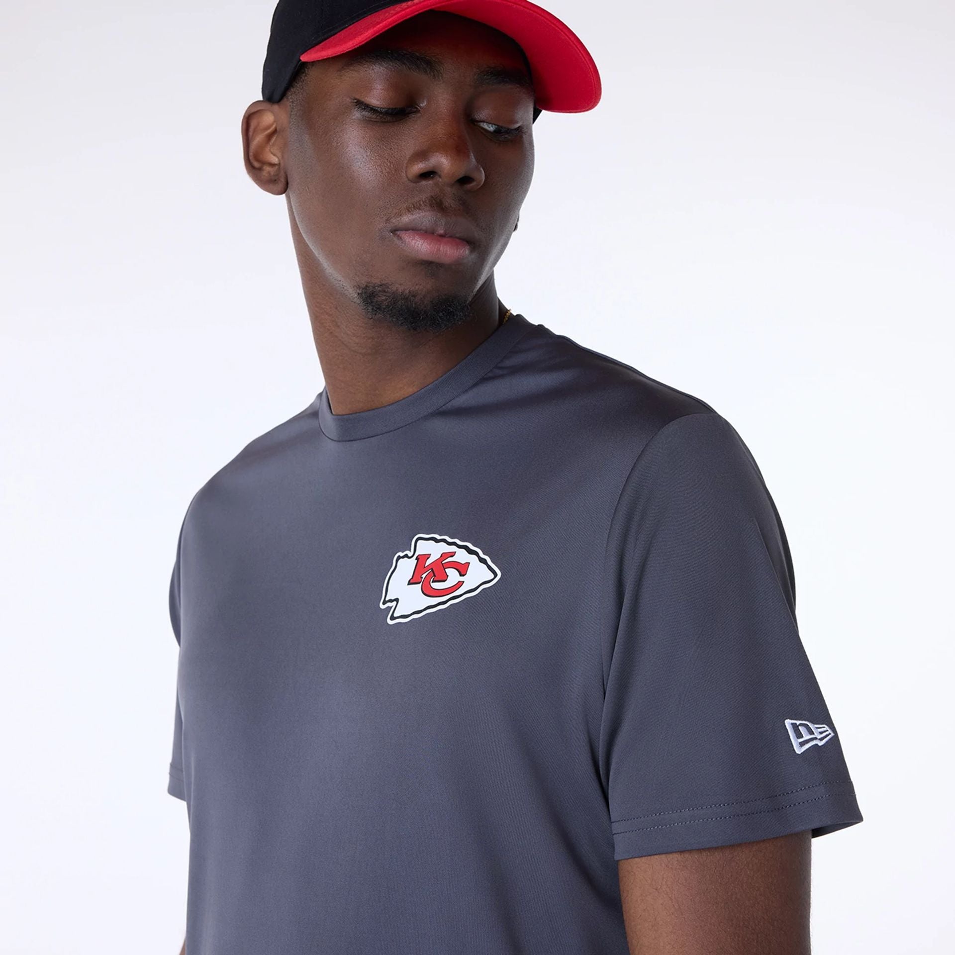 Kansas City Chiefs New Era GYM Essentials Polyester NFL T-Shirt Grau - STADIUMDREAMS