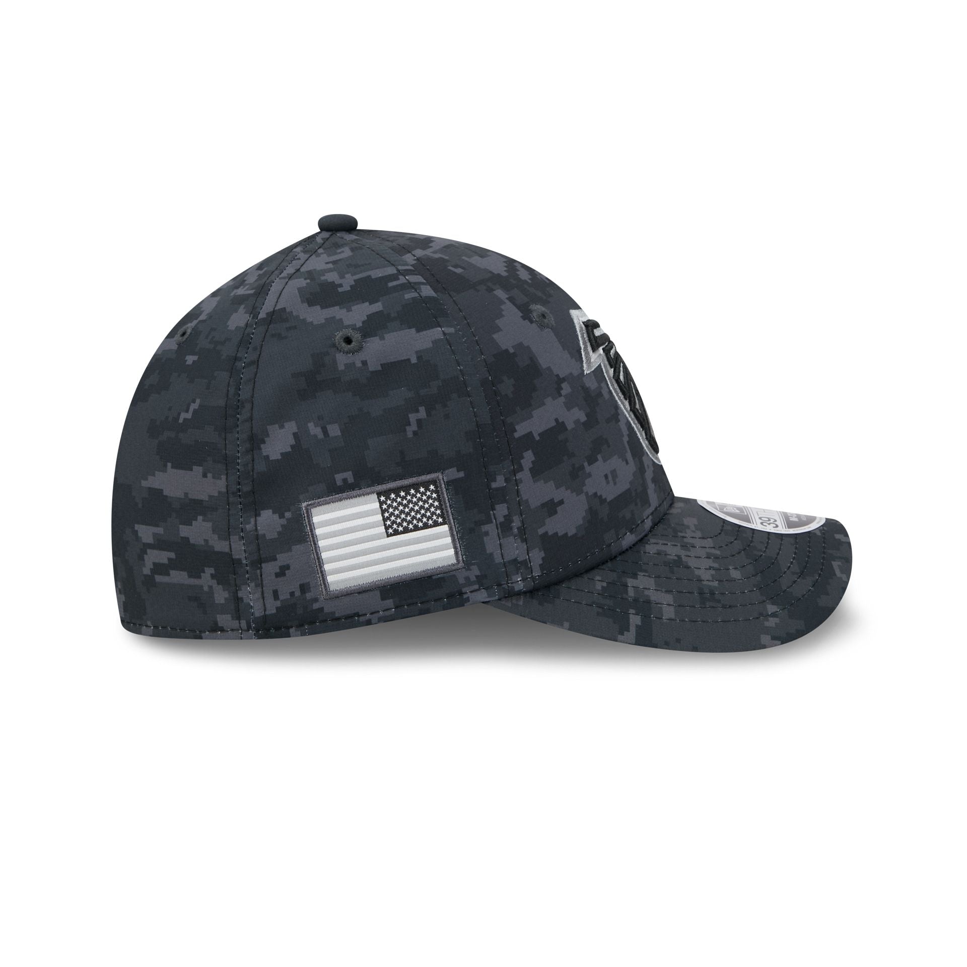 Atlanta Falcons New Era 2026 NFL Salute to Service 39THIRTY Flex Fit Cap Camouflage Schwarz