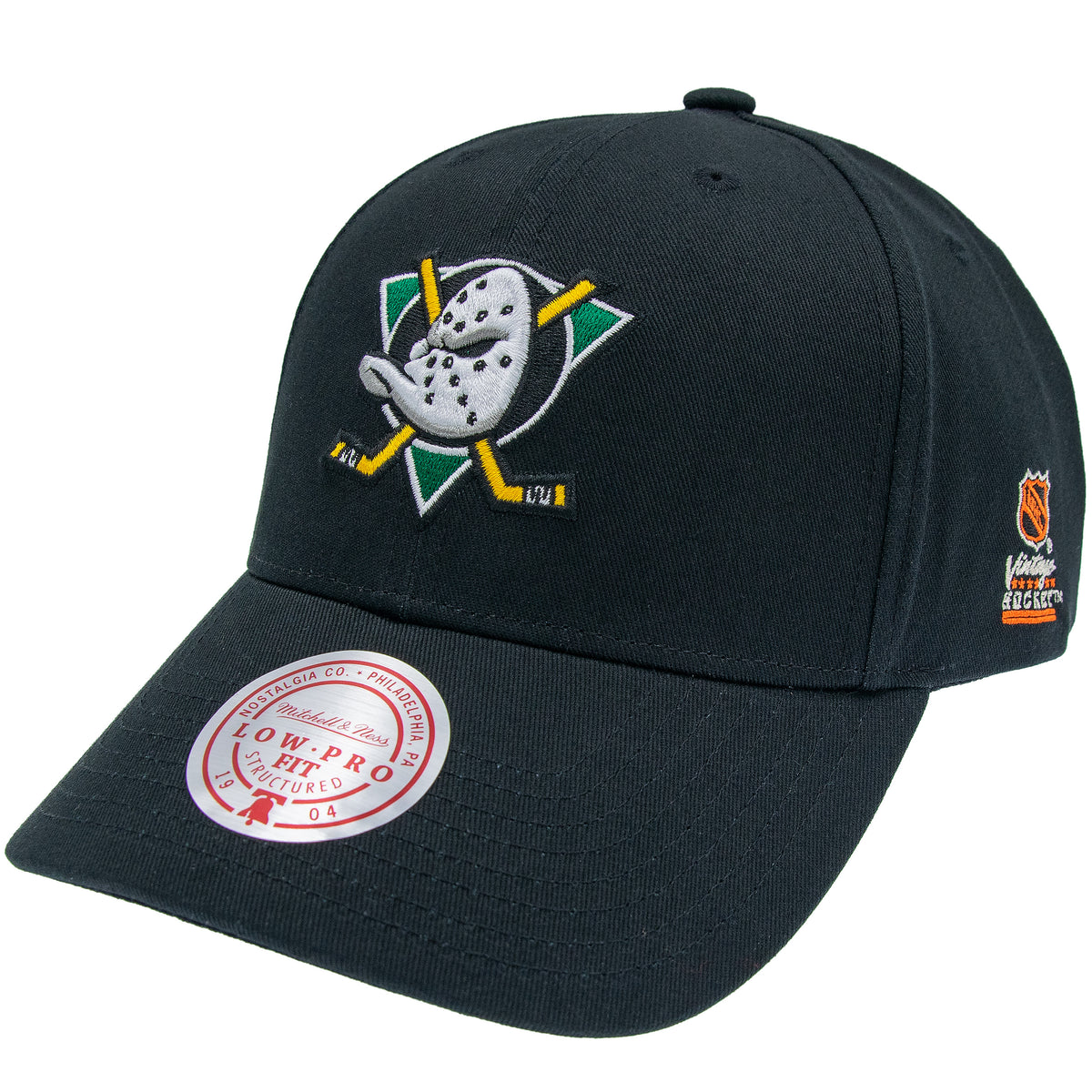 Schwarzer Mitchell & Ness Anaheim Ducks Team-Logo Cap, Low Pro NHL Cap, detailreiche Stickerei, stylischer Sportcap