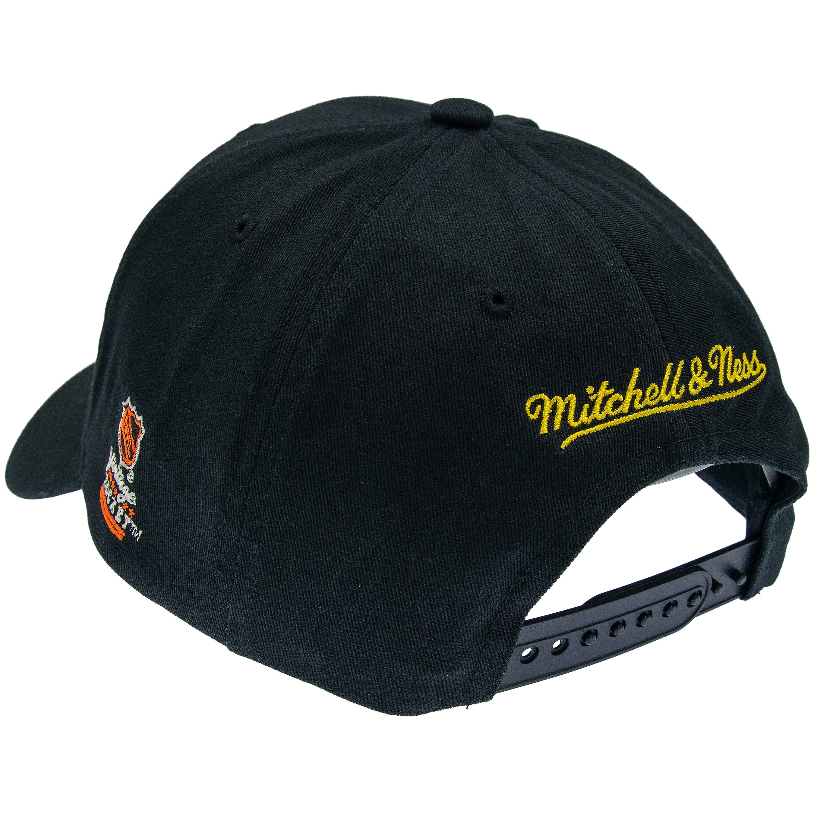 Schwarze Mitchell & Ness Boston Bruins NHL Cap mit Teamlogo, Low Pro Baseball-Cap, stilvoll und bequem.