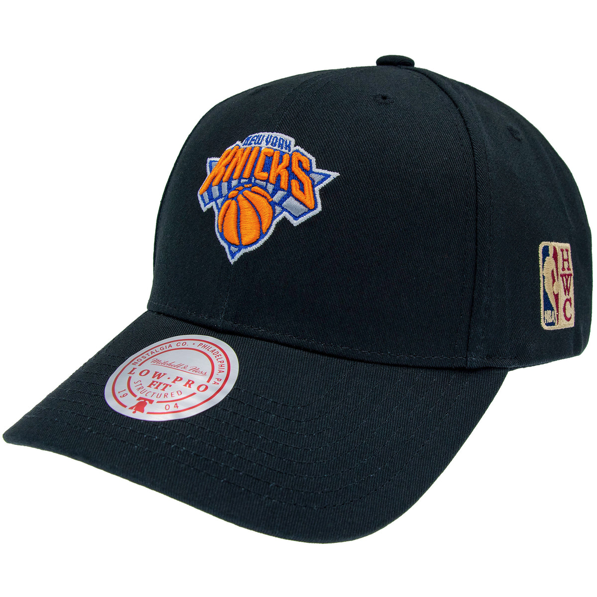 Schwarze Mitchell & Ness NBA Cap mit New York Knicks Team-Logo, Low Pro Design, sichtbare Vorderseite