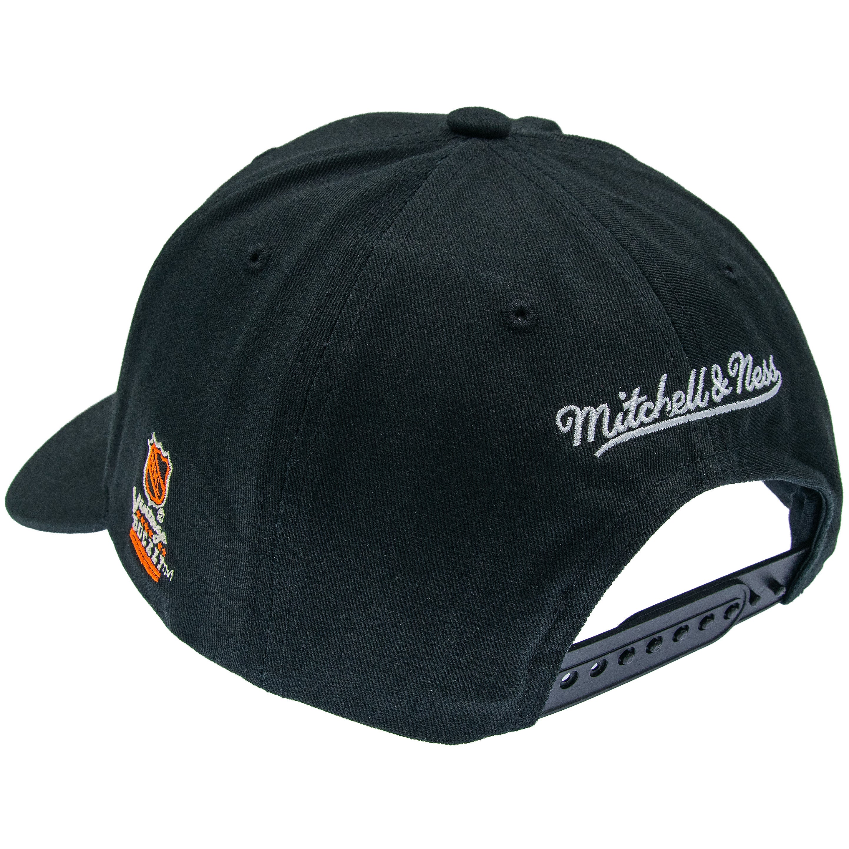 Schwarze Mitchell & Ness Low Pro NHL Cap mit Toronto Maple Leafs Team Logo, stylischer Baseballcap für Fans.