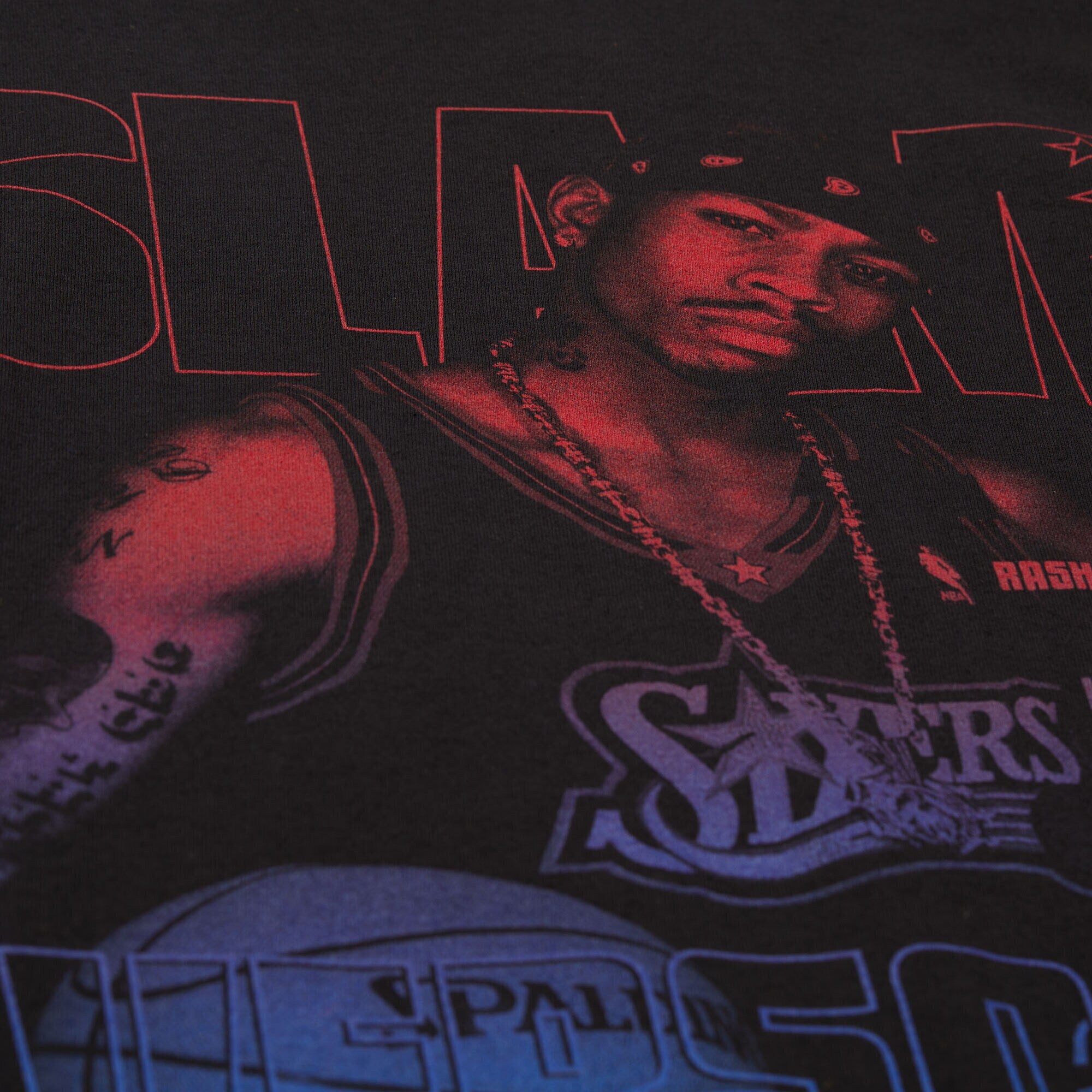 Allen Iverson Philadelphia 76ers Mitchell & Ness Gradient SLAM Cover NBA T-Shirt Schwarz