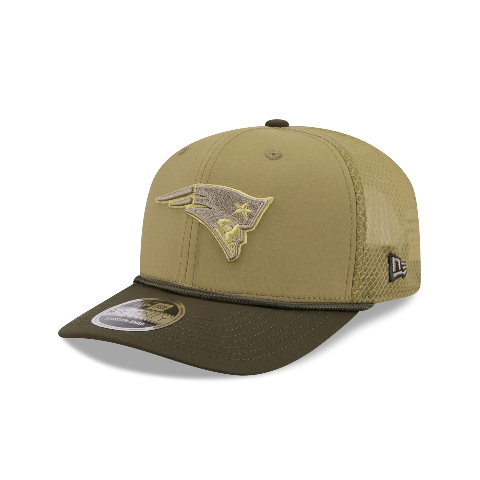 New England Patriots New Era 2025 NFL Salute to Service 9SEVENTY Trucker Cap Grün