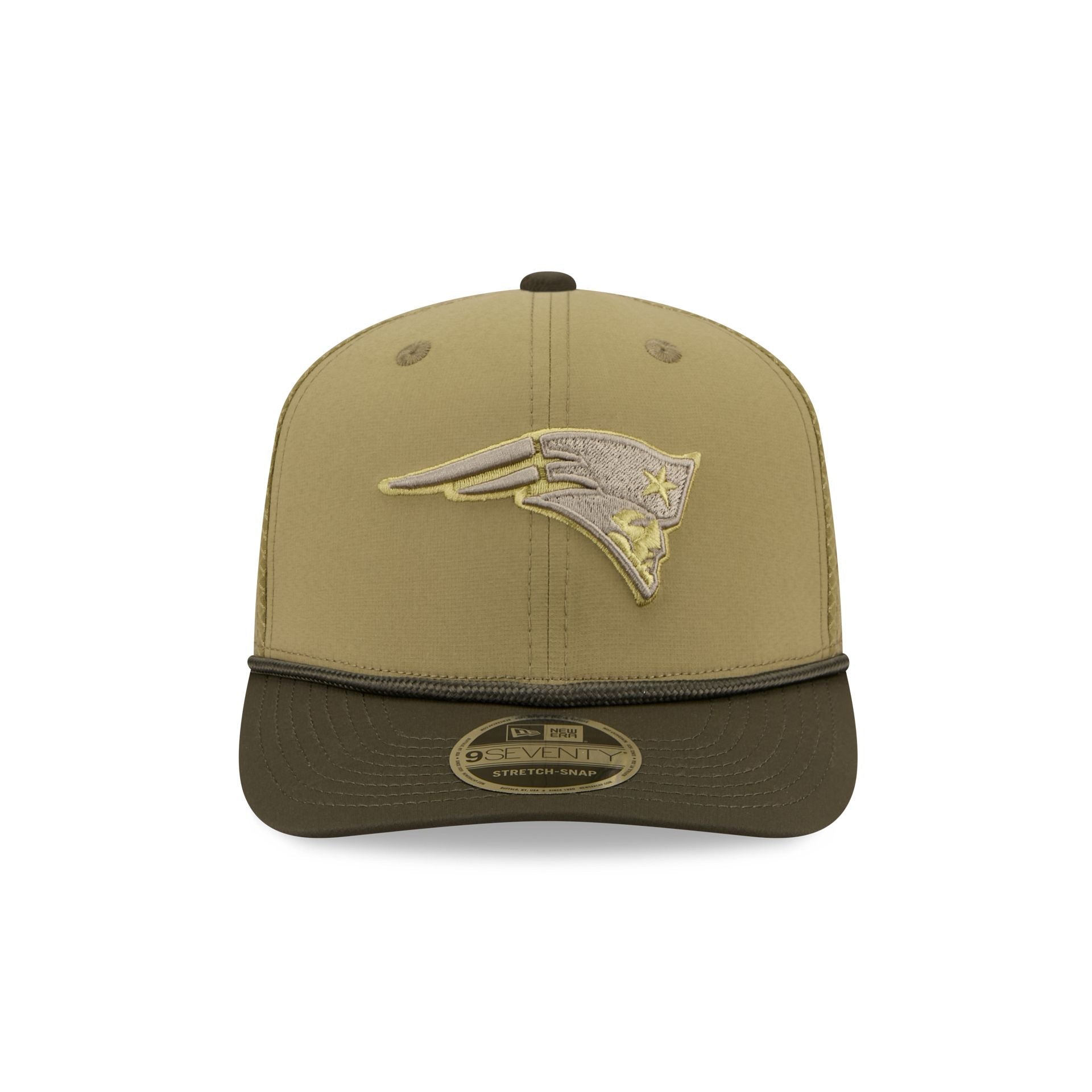 New England Patriots New Era 2025 NFL Salute to Service 9SEVENTY Trucker Cap Grün