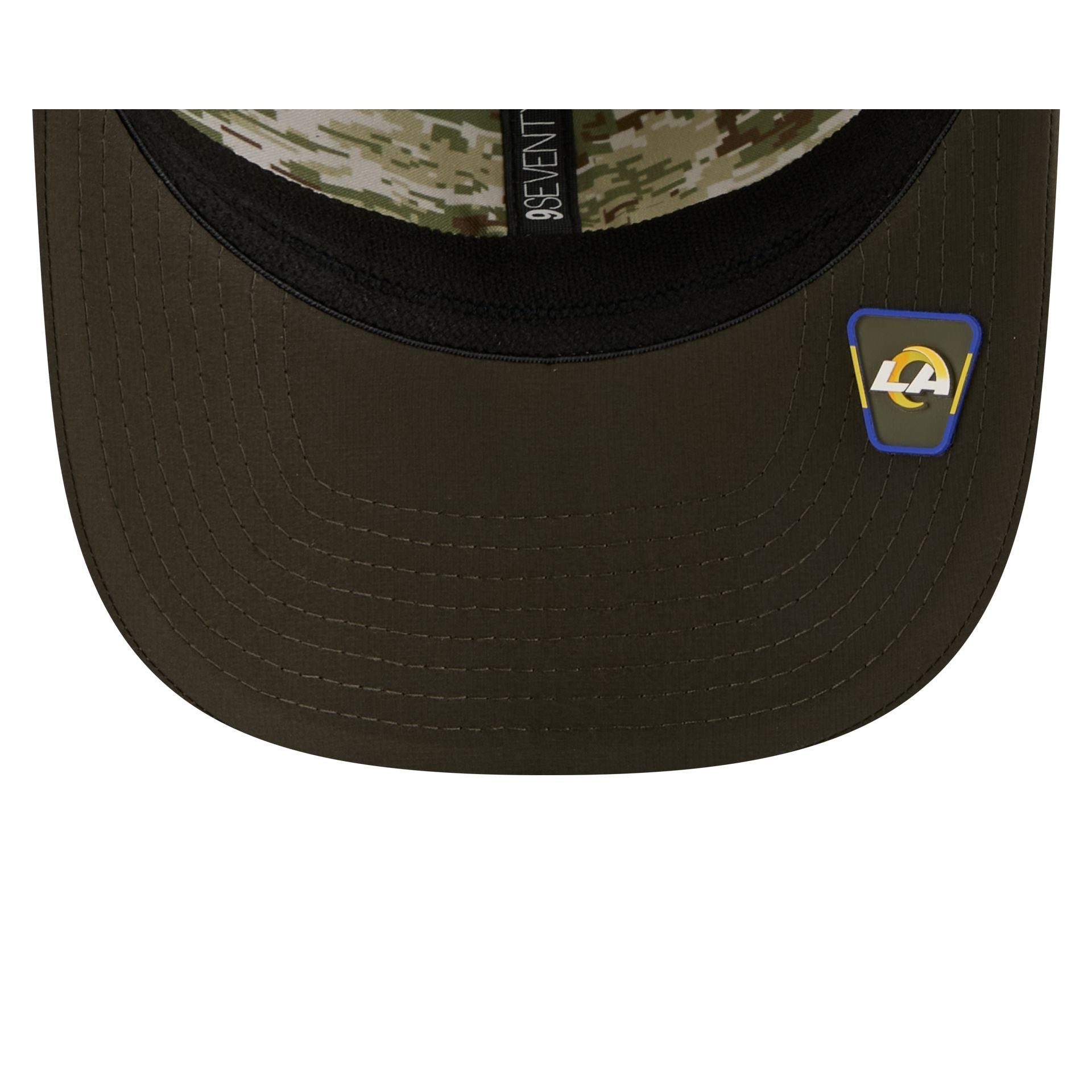 Los Angeles Rams New Era 2025 NFL Salute to Service 9SEVENTY Trucker Cap Grün
