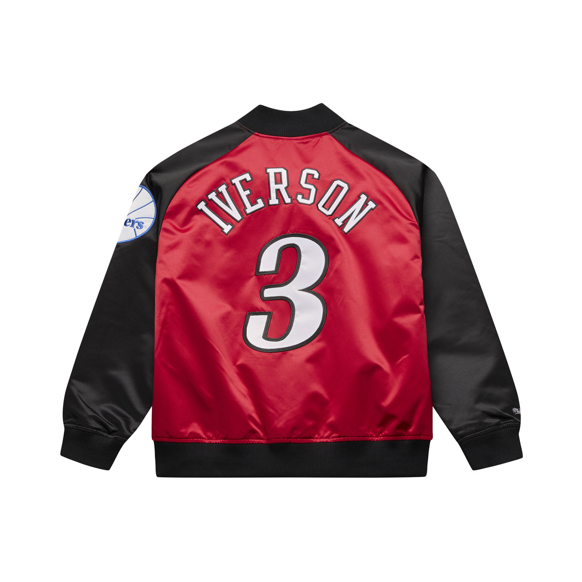 Leichte Satin-Jacke mit Allen Iverson #3 Philadelphia 76ers Design von Mitchell & Ness, rote NBA-Variante.