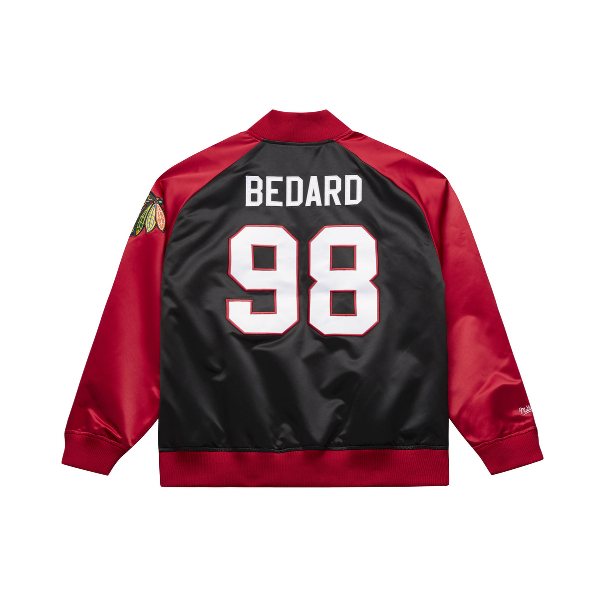 Leichte schwarze Satin-Jacke mit Connor Bedard #98 Chicago Blackhawks Mitchell & Ness NHL-Logo auf der Vorderseite.