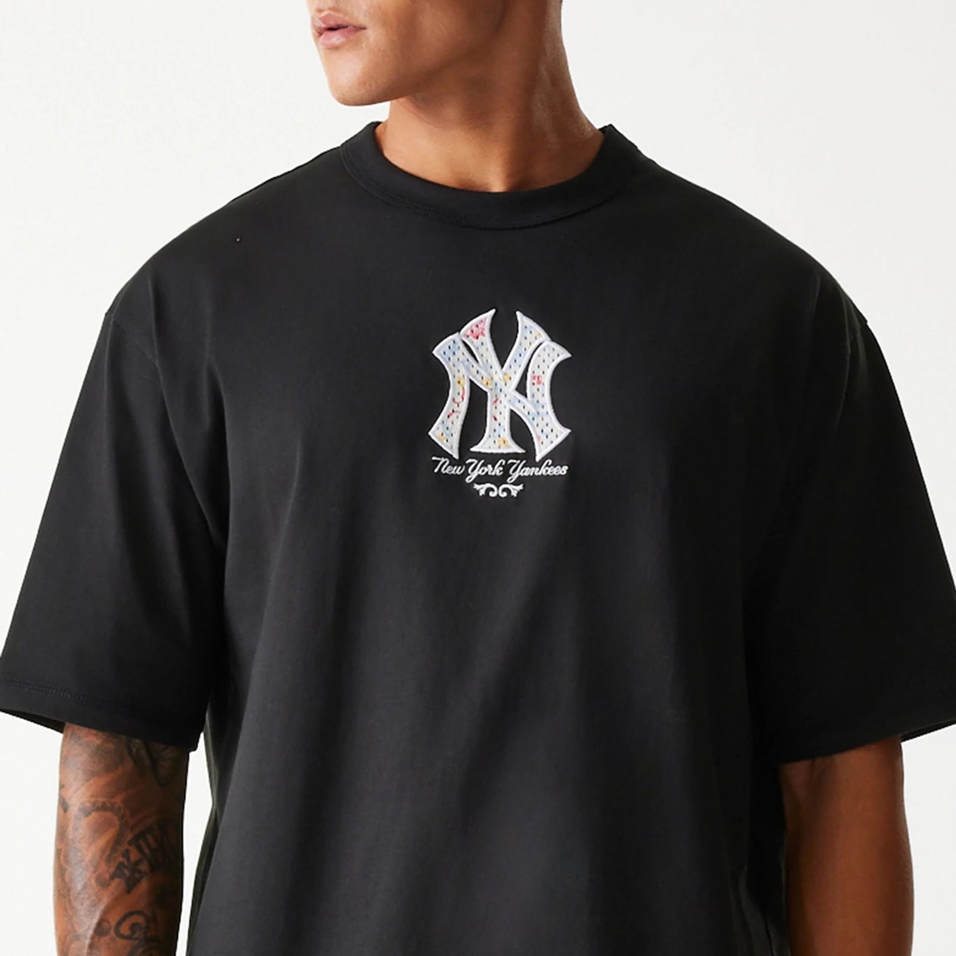 New York Yankees New Era Infill Oversized Backprint MLB T-Shirt Schwarz