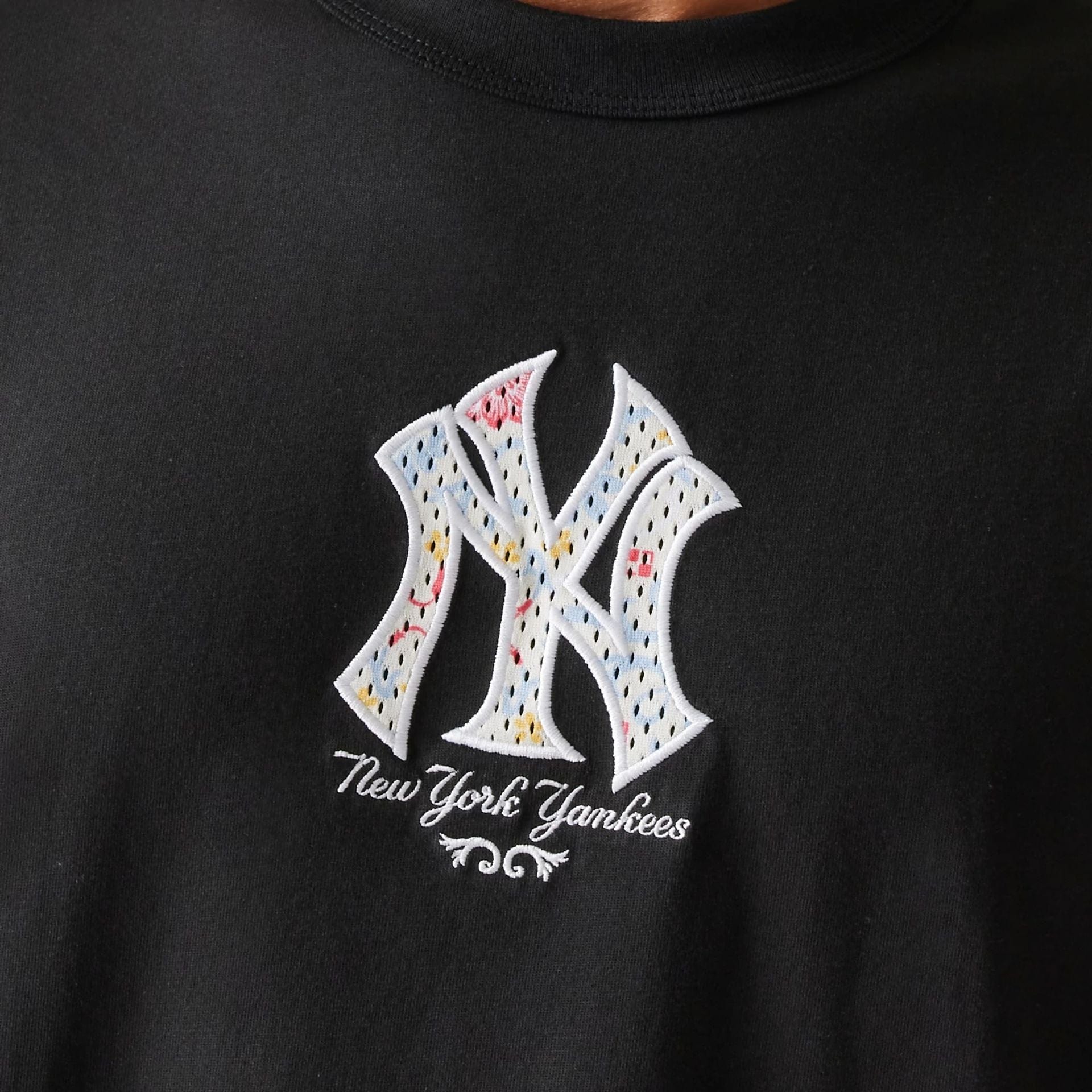 New York Yankees New Era Infill Oversized Backprint MLB T-Shirt Schwarz
