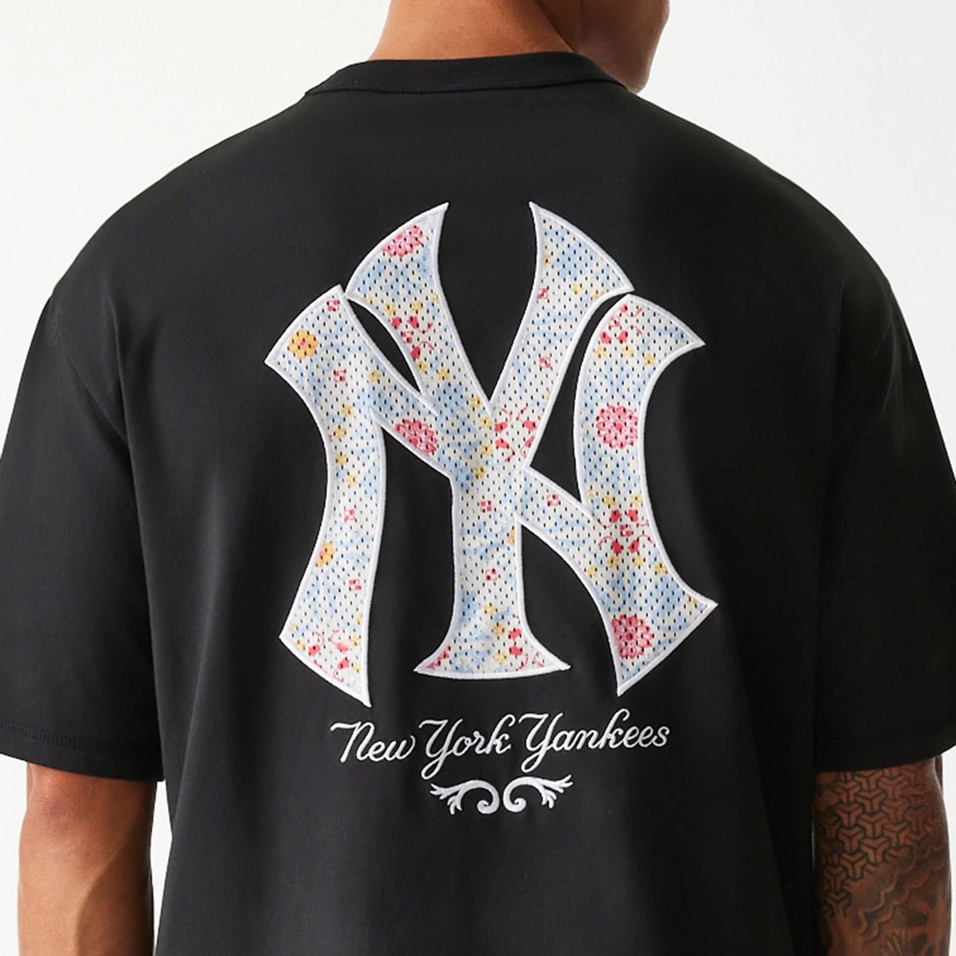 New York Yankees New Era Infill Oversized Backprint MLB T-Shirt Schwarz