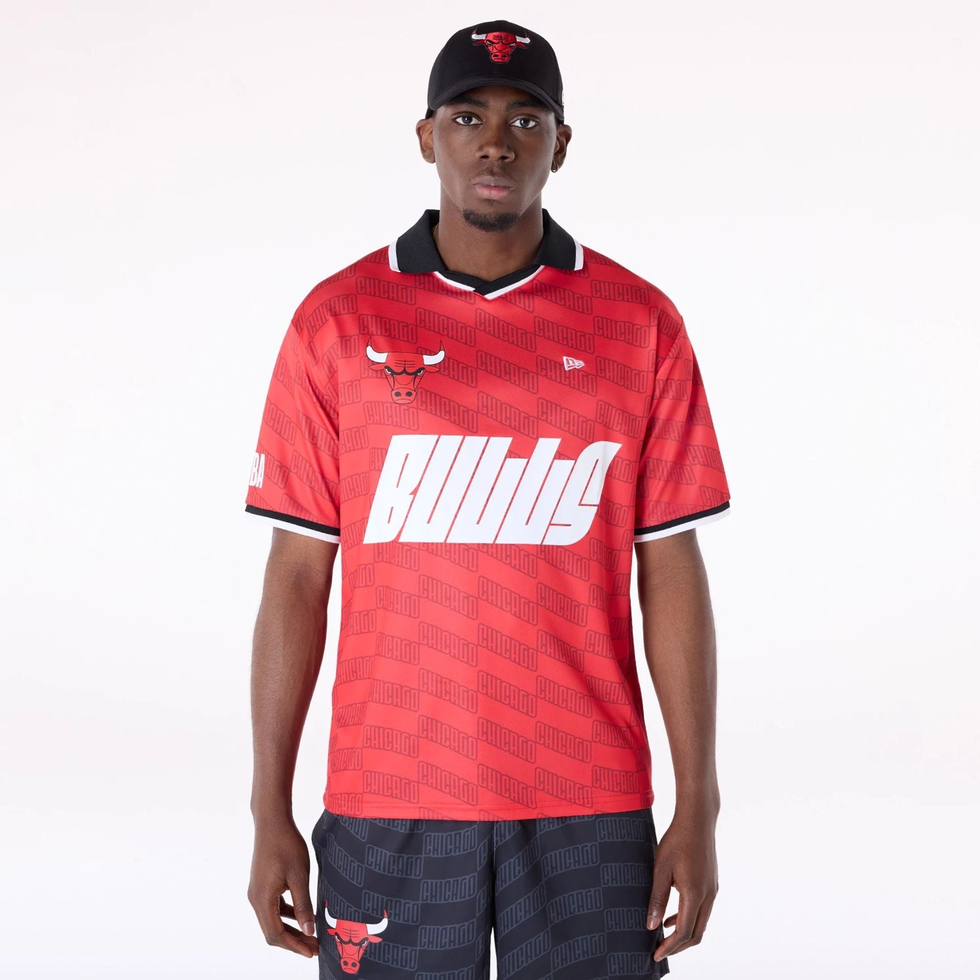 Chicago Bulls New Era Soccer Style Oversized NBA T-Shirt Rot - STADIUMDREAMS