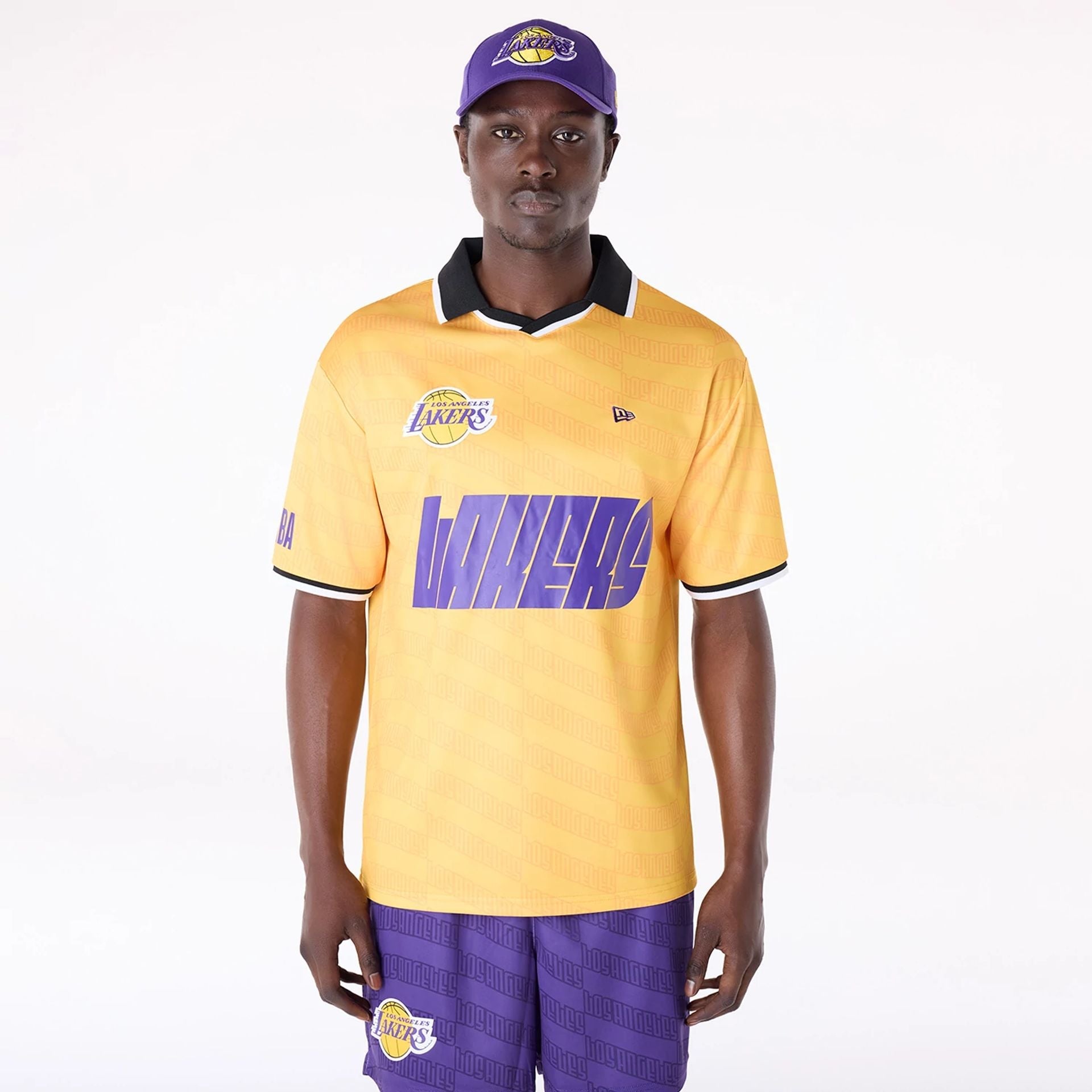 Los Angeles Lakers New Era Soccer Style Oversized NBA T-Shirt Gelb - STADIUMDREAMS