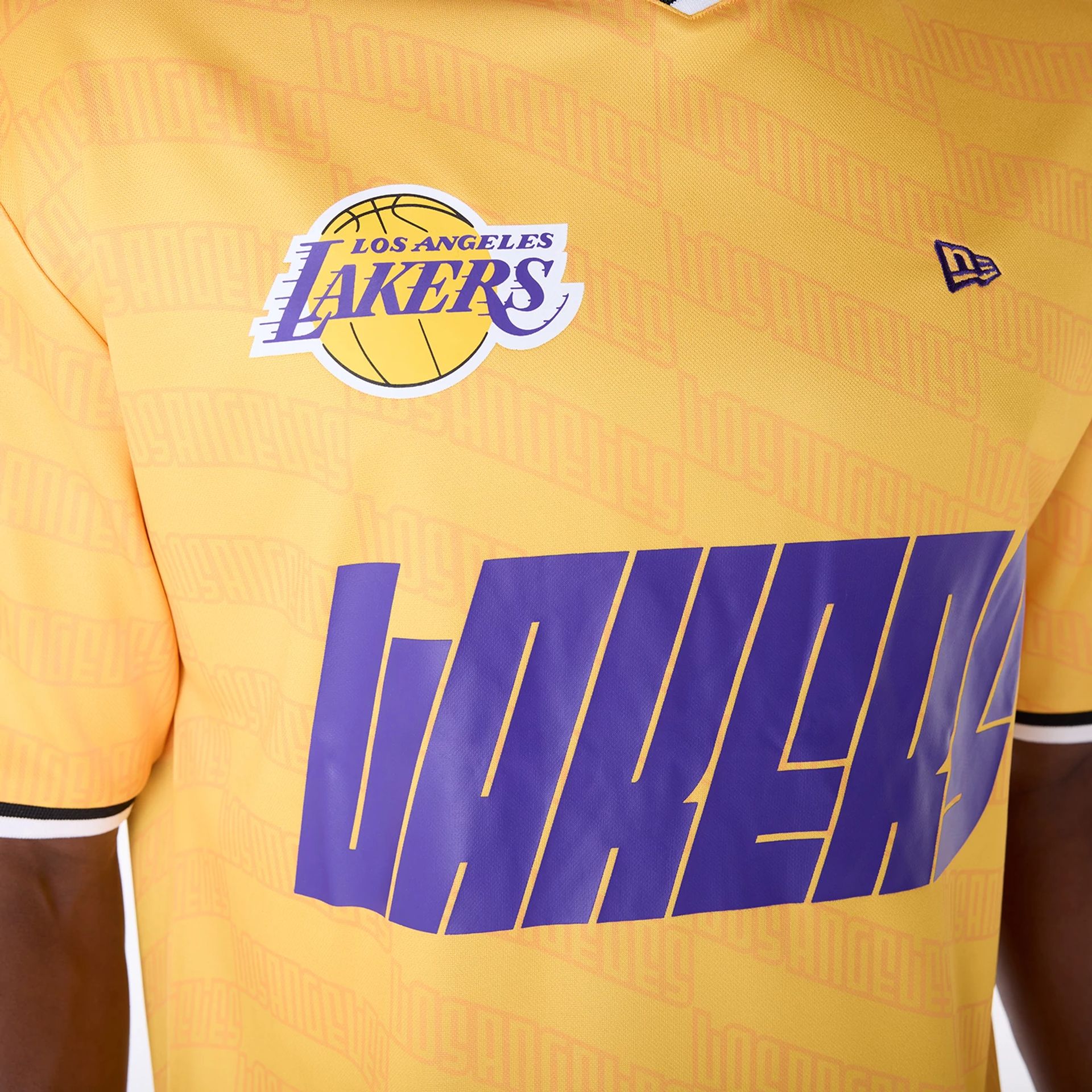 Los Angeles Lakers New Era Soccer Style Oversized NBA T-Shirt Gelb - STADIUMDREAMS