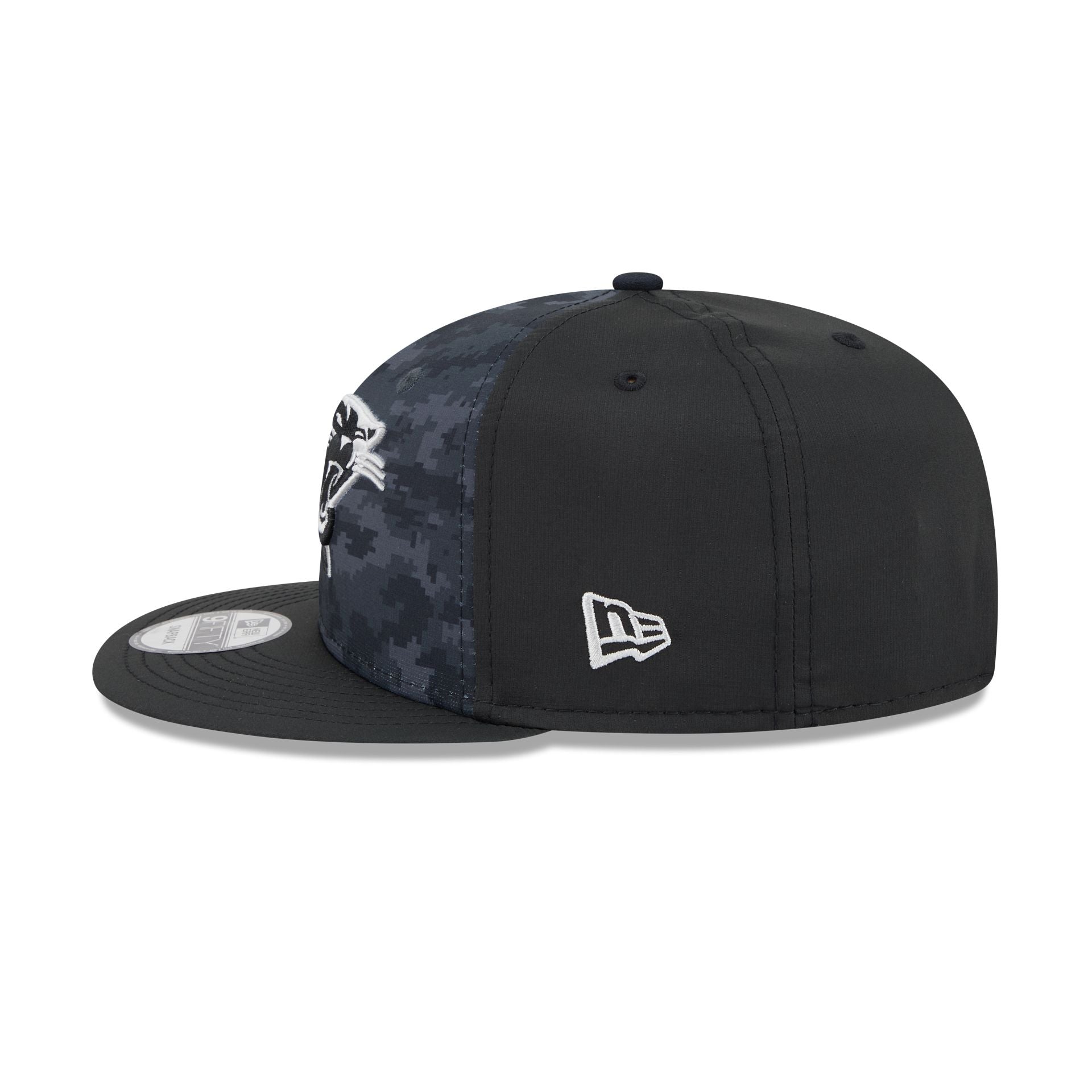 Carolina Panthers New Era 2026 NFL Salute to Service 9FIFTY Snapback Cap Camouflage Schwarz