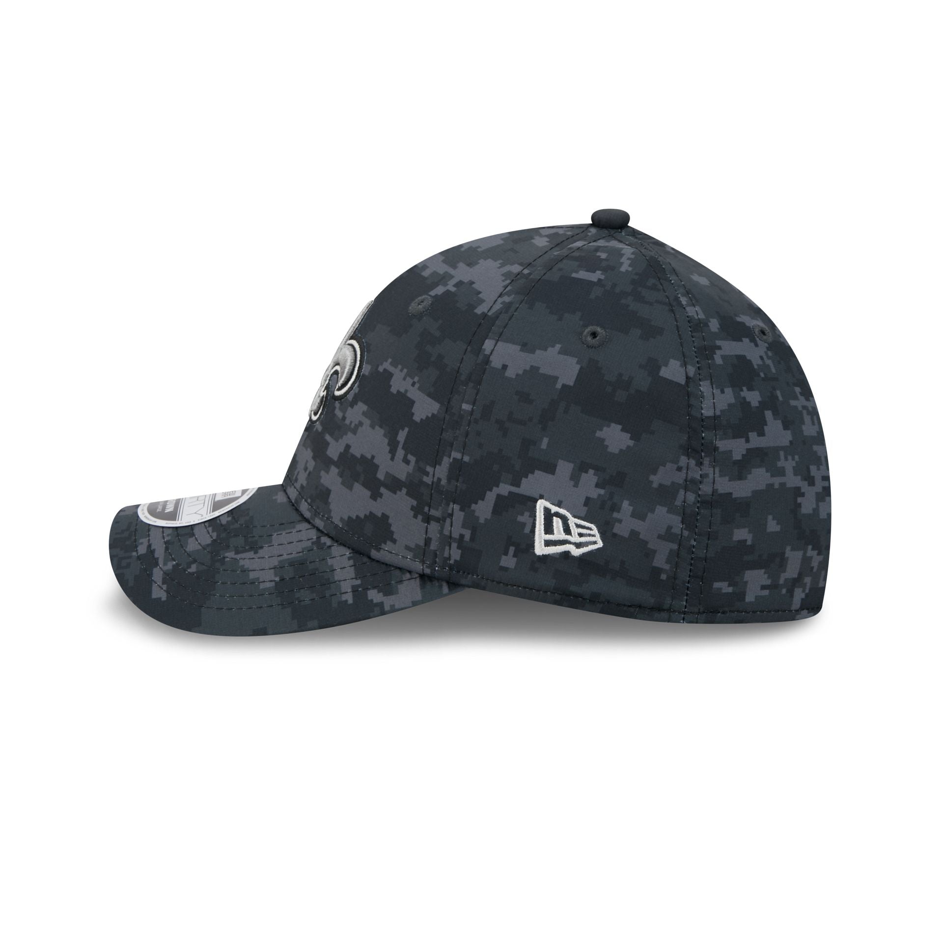New Orleans Saints New Era 2026 NFL Salute to Service 39THIRTY Flex Fit Cap Camouflage Schwarz