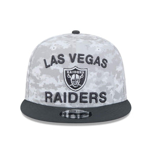 Las Vegas Raiders 2024 NFL Salute to Service New Era 9FIFTY Snapback Cap Weiß - STADIUMDREAMS