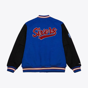 Philadelphia 76ers NBA Premium Team Legacy Collegejacke Mitchell & Ness Blau - STADIUMDREAMS