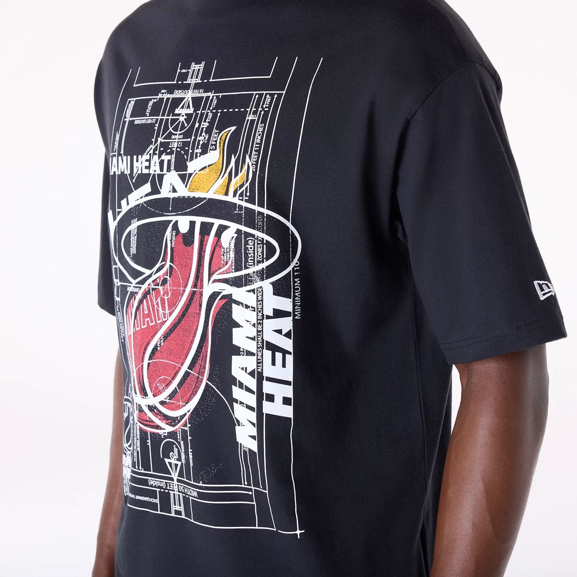 Miami Heat New Era Court Graphic NBA T-Shirt Schwarz - STADIUMDREAMS