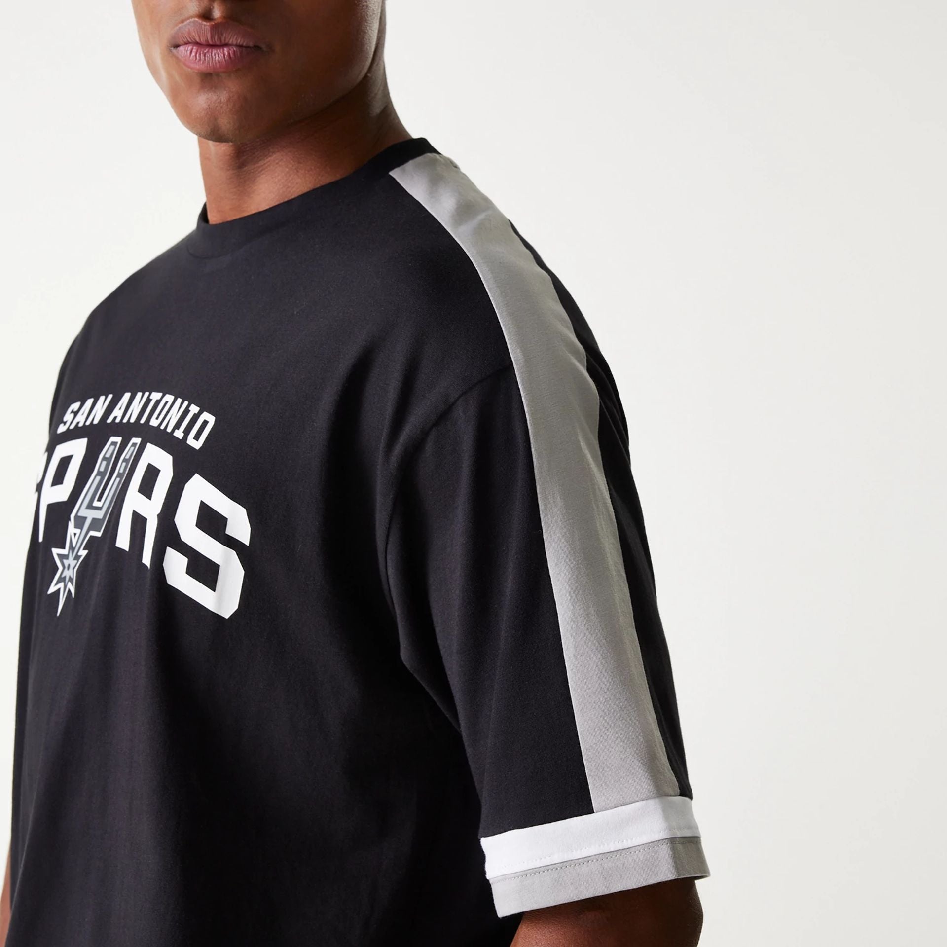 San Antonio Spurs New Era NBA Panel T-Shirt Schwarz - STADIUMDREAMS