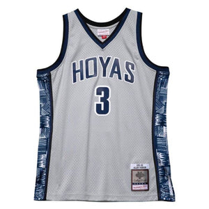 Allen Iverson #3 Georgetown Hoyas Mitchell & Ness NCAA Swingman Trikot 1995 Silber - STADIUMDREAMS